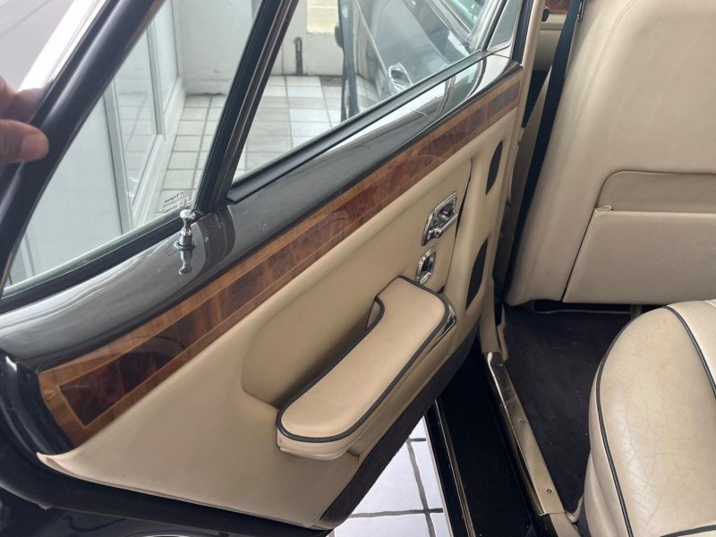 ROLLS-ROYCE SILVER SPIRIT