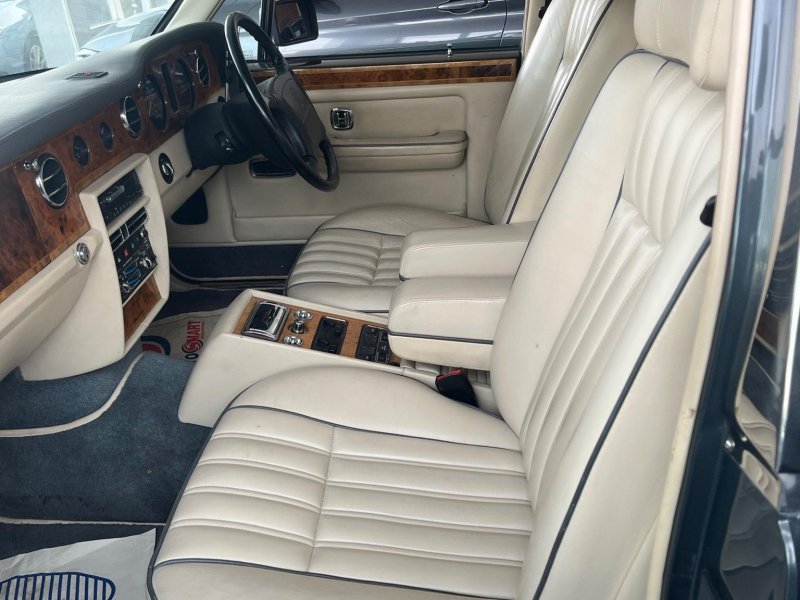 ROLLS-ROYCE SILVER SPIRIT