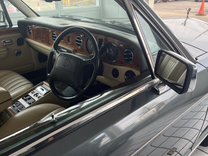 ROLLS-ROYCE SILVER SPIRIT