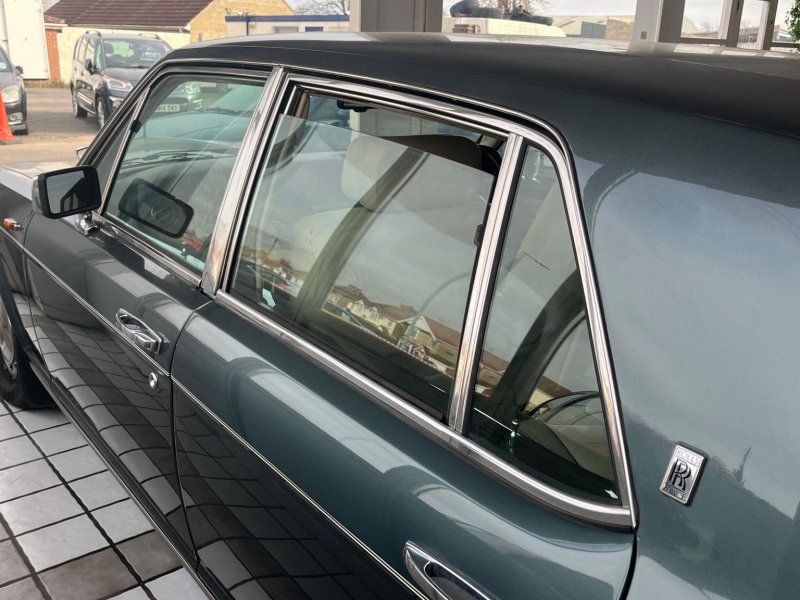 ROLLS-ROYCE SILVER SPIRIT