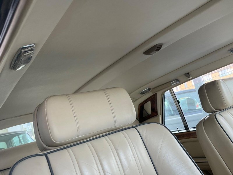 ROLLS-ROYCE SILVER SPIRIT