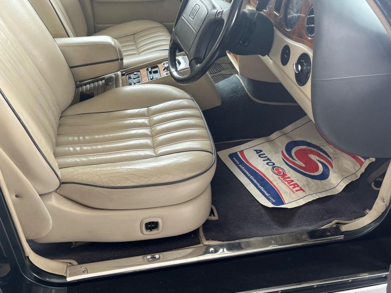 ROLLS-ROYCE SILVER SPIRIT