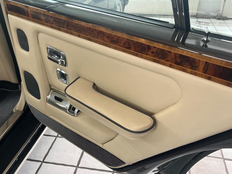 ROLLS-ROYCE SILVER SPIRIT