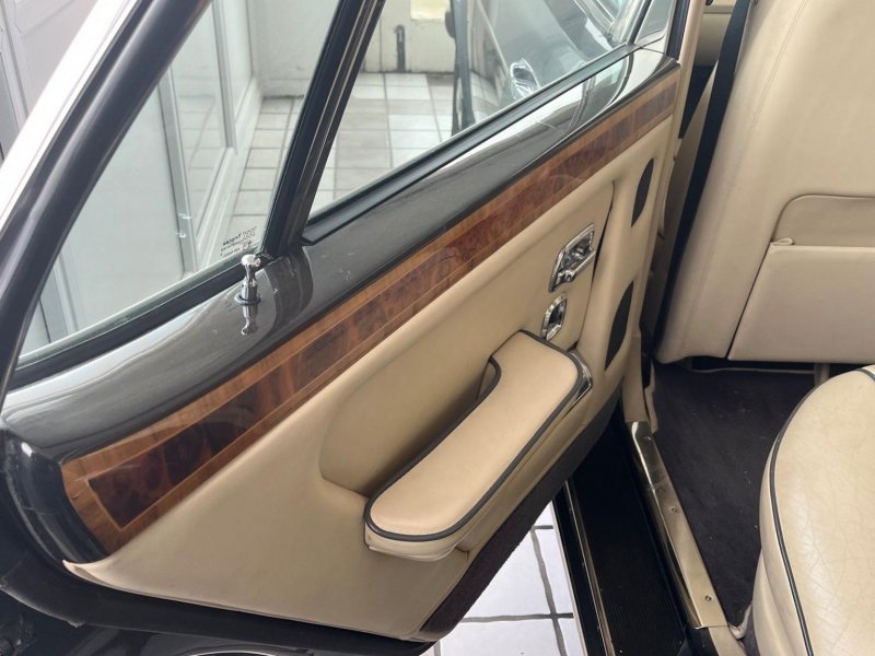 ROLLS-ROYCE SILVER SPIRIT