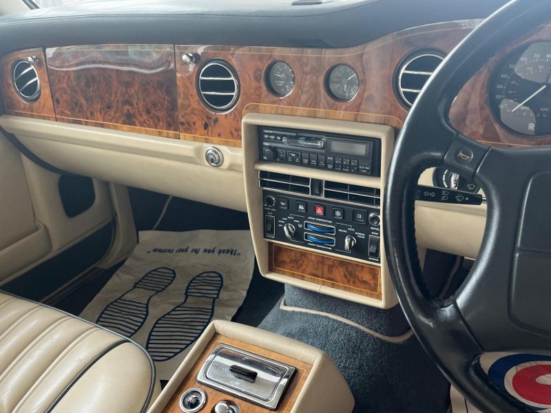 ROLLS-ROYCE SILVER SPIRIT