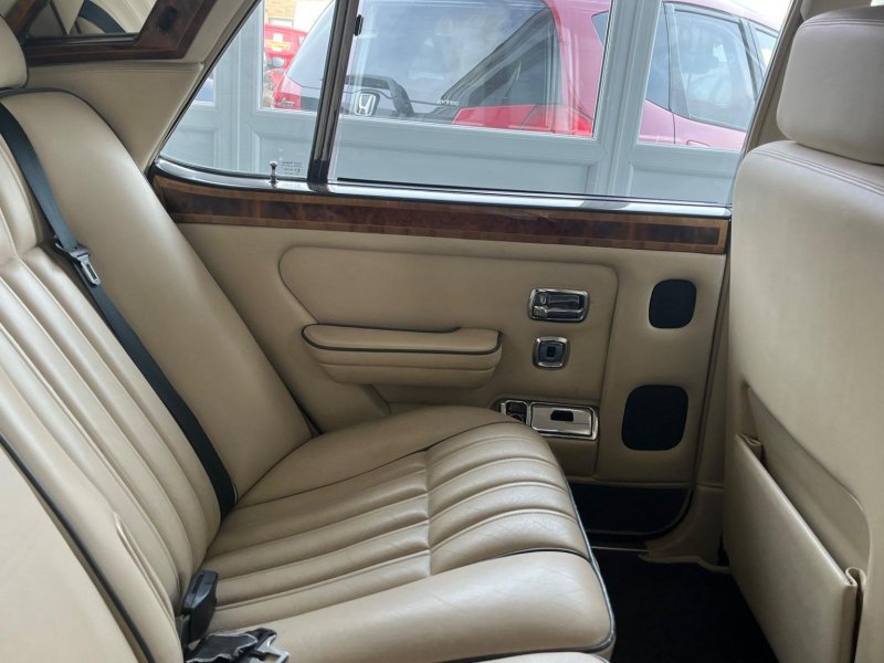 ROLLS-ROYCE SILVER SPIRIT