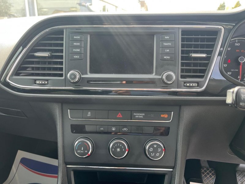 SEAT LEON